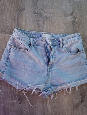 PacSun blue denim jean shorts frayed hem. Size 4 #denim #festival